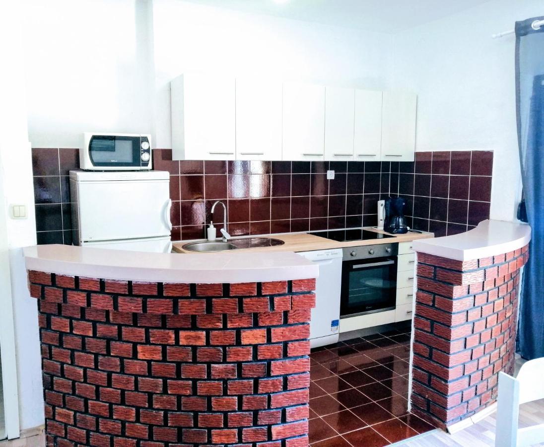 Family Apartments K&M Паг Екстериор снимка