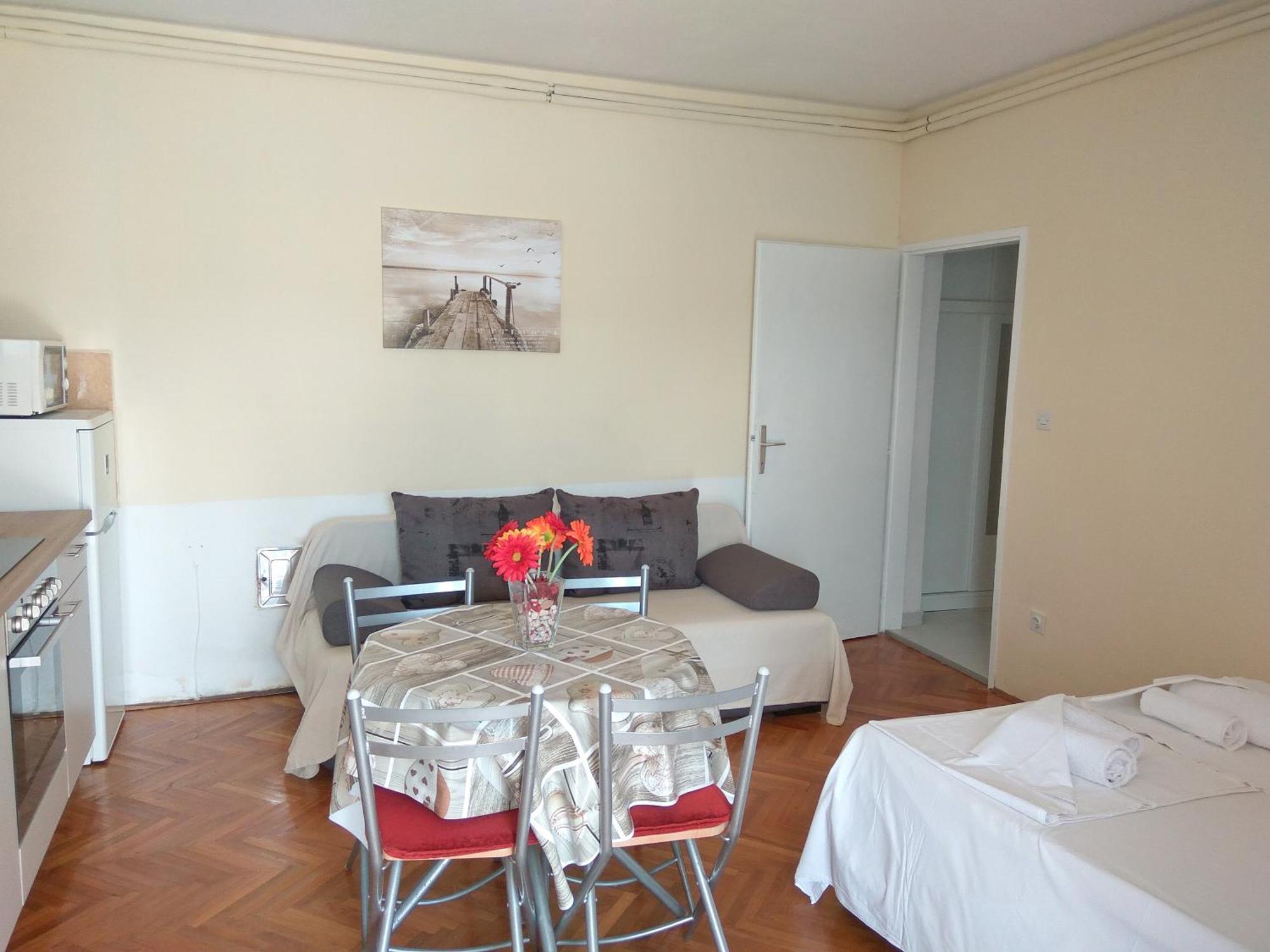 Family Apartments K&M Паг Екстериор снимка