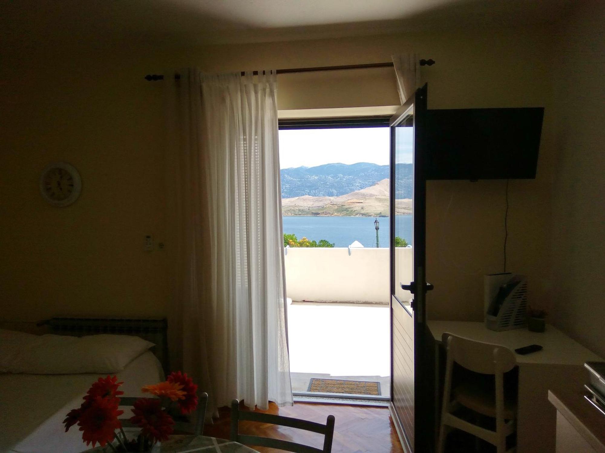 Family Apartments K&M Паг Екстериор снимка