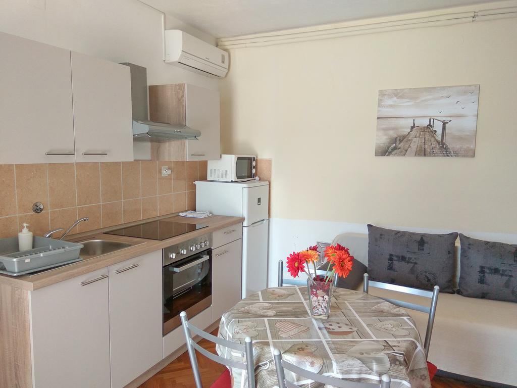Family Apartments K&M Паг Екстериор снимка