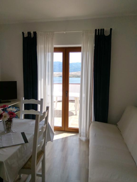 Family Apartments K&M Паг Екстериор снимка