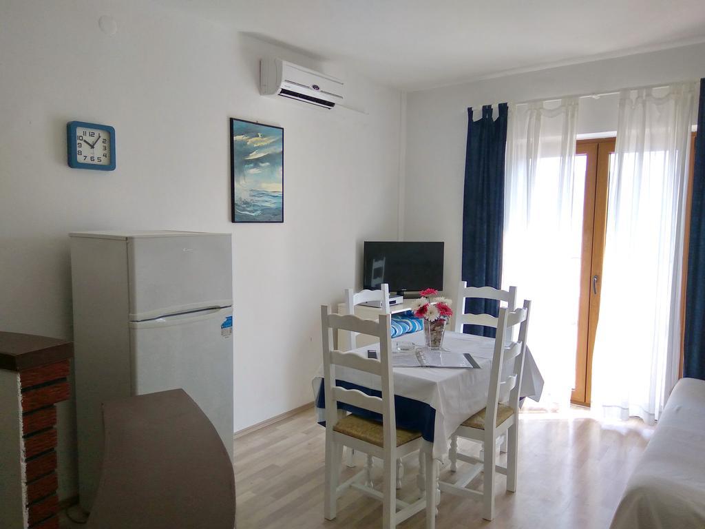Family Apartments K&M Паг Екстериор снимка