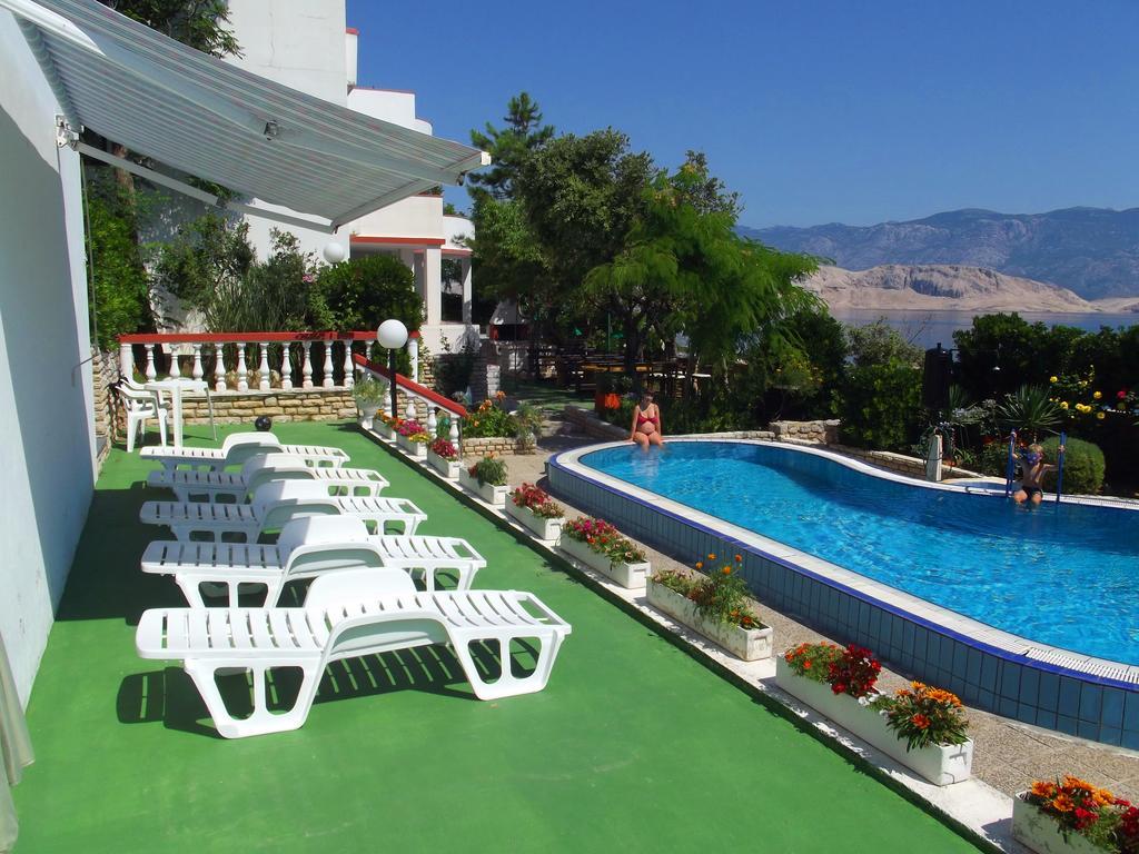Family Apartments K&M Паг Екстериор снимка
