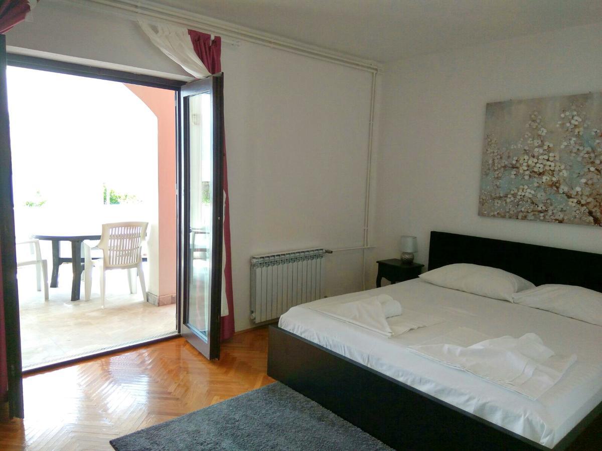 Family Apartments K&M Паг Екстериор снимка
