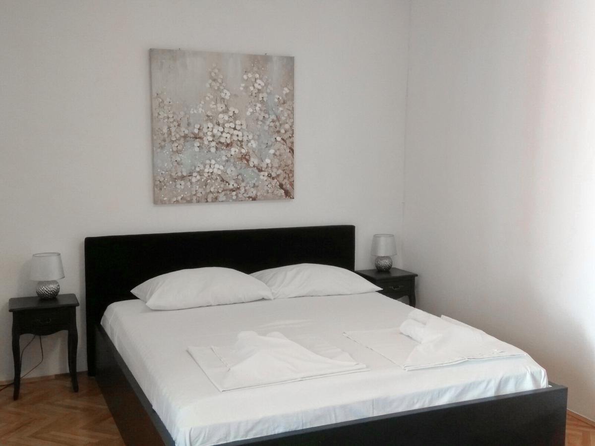 Family Apartments K&M Паг Екстериор снимка
