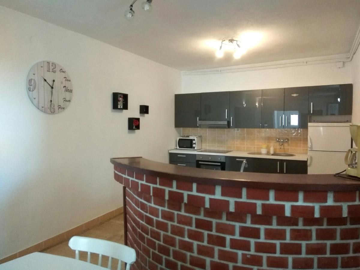 Family Apartments K&M Паг Екстериор снимка